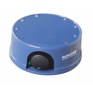 Compact magnetic stirrer with plastic hotplate, brushless DC motor, stirring capacity up to 1 L, and speed range 100–2000 RPM.