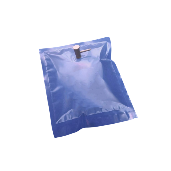 Tedlar gas sample bags in 1 L to 25 L capacities, available with single or dual valves for safe collection and storage of gas samples in labs.